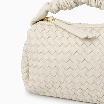 Meluraya Puisi Handbag