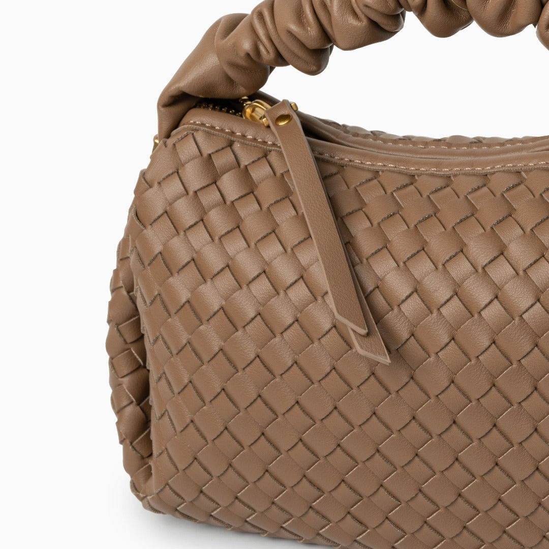 Meluraya Puisi Handbag