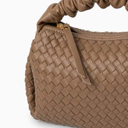 Meluraya Puisi Handbag