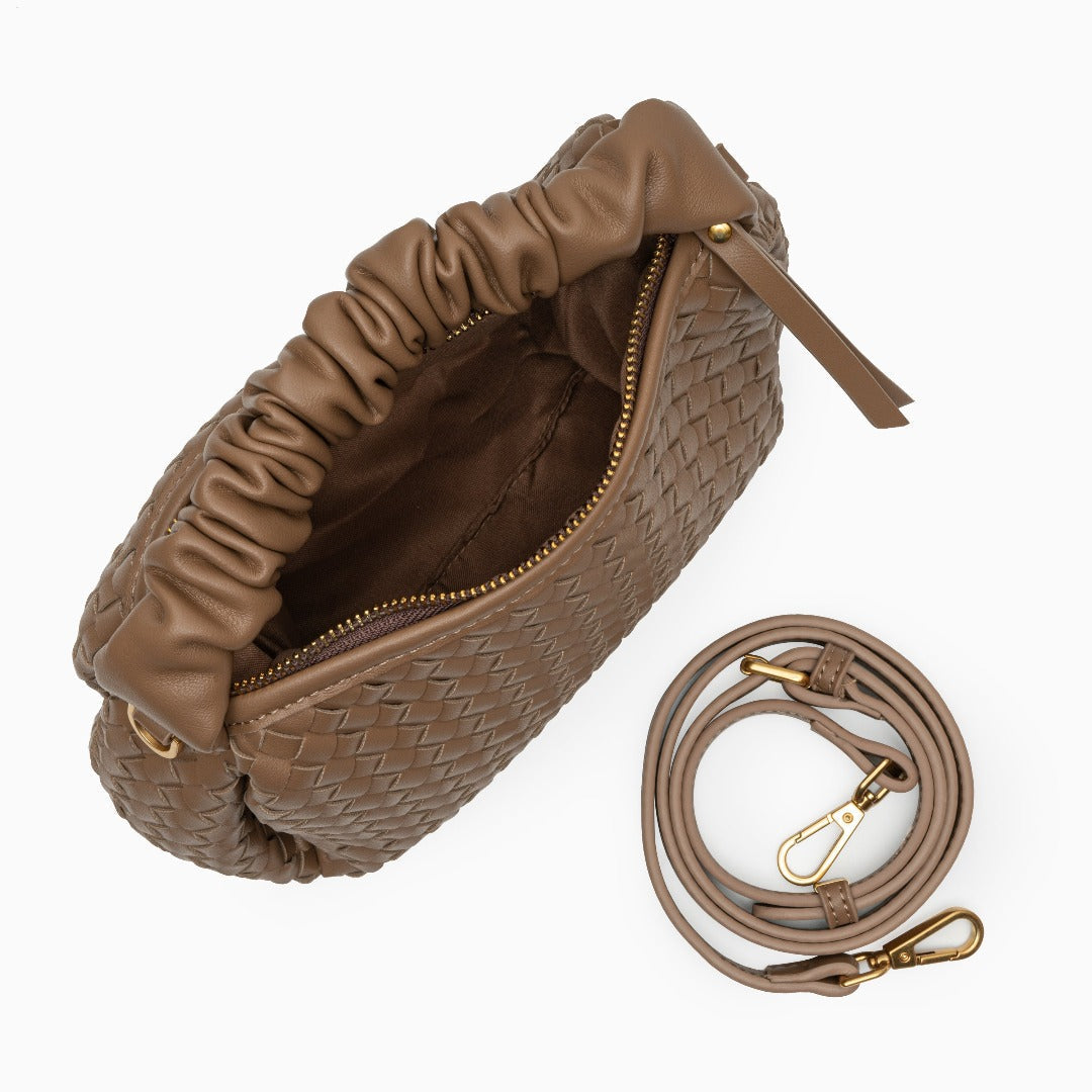 Meluraya Puisi Handbag