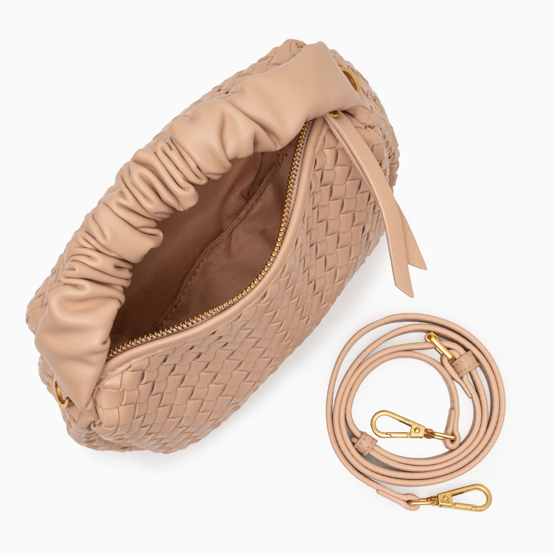 Meluraya Puisi Handbag