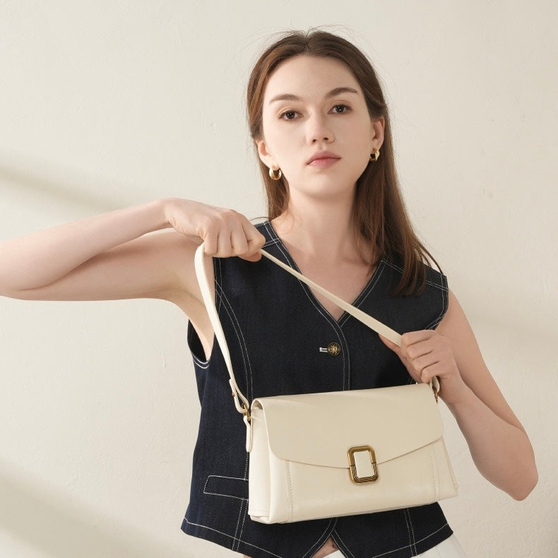 Bayang Sari Nusa Crossbody Tag