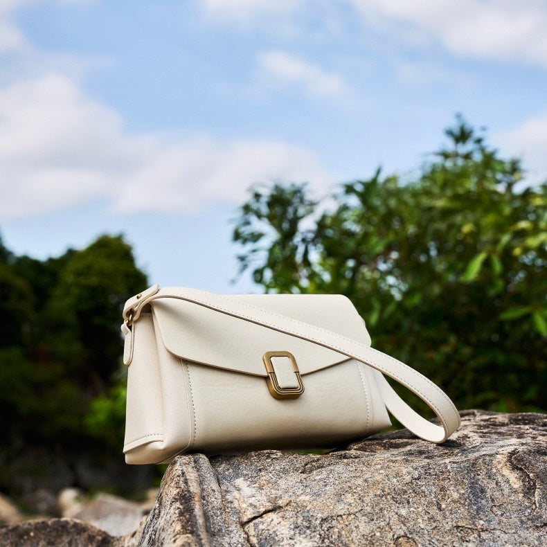 Bayang Sari Nusa Crossbody Tag