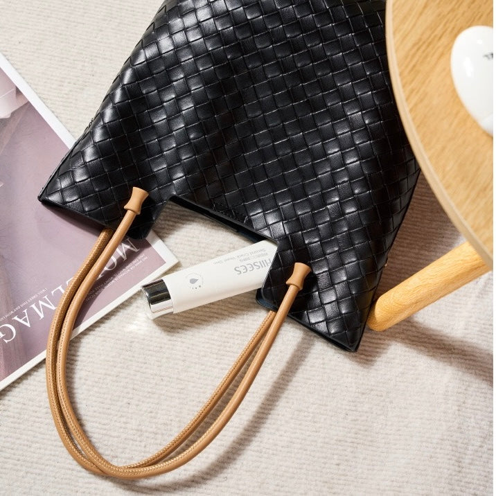 Meluraya Rangkai Tote Bag