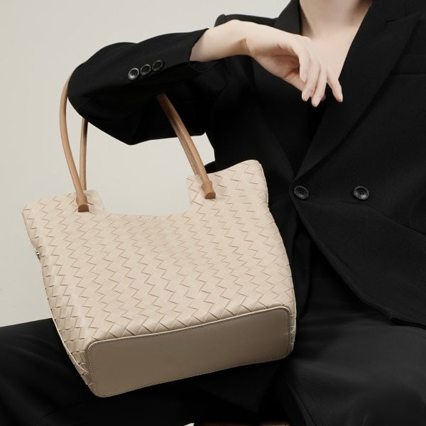 Meluraya Rangkai Tote Bag