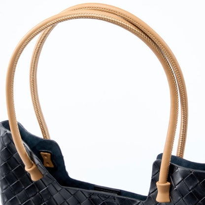 Meluraya Rangkai Tote Bag