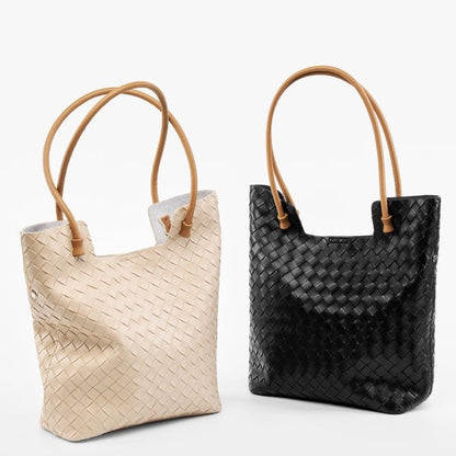 Meluraya Rangkai Tote Bag