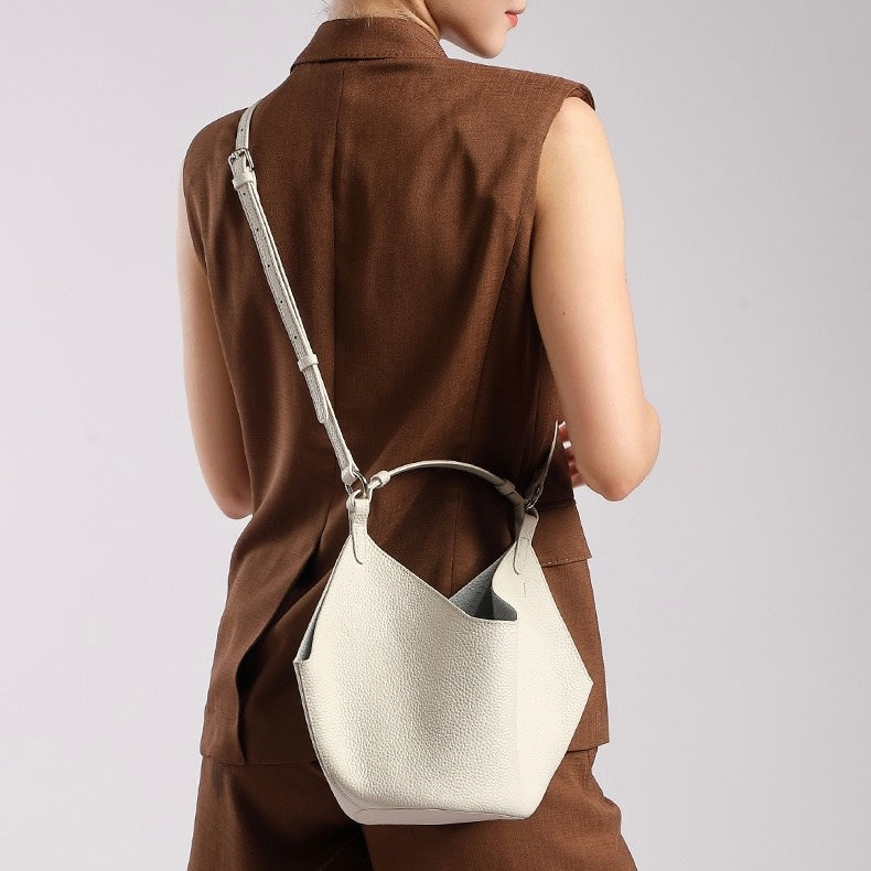 Embun Malam Kuntum Basket Tote Bag