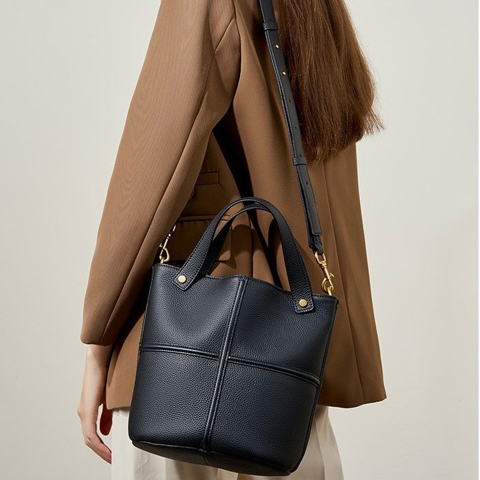 Bayang Sari Kiambang Bertaut Bucket Bag