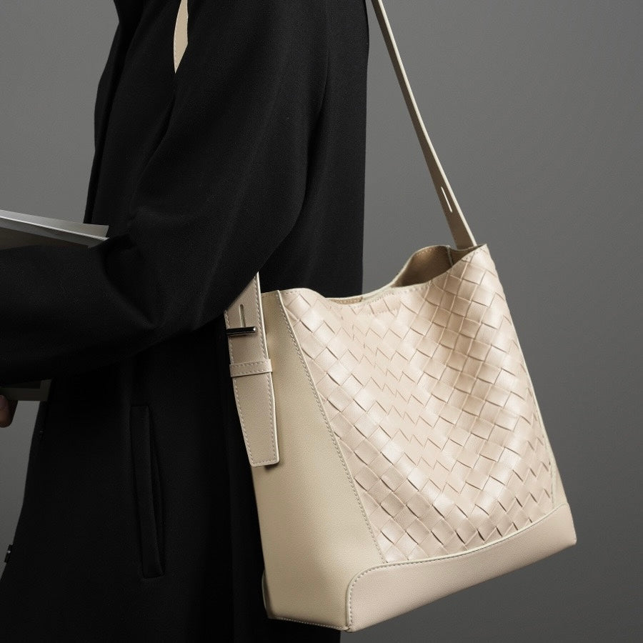 Meluraya Laksana Tote Bag