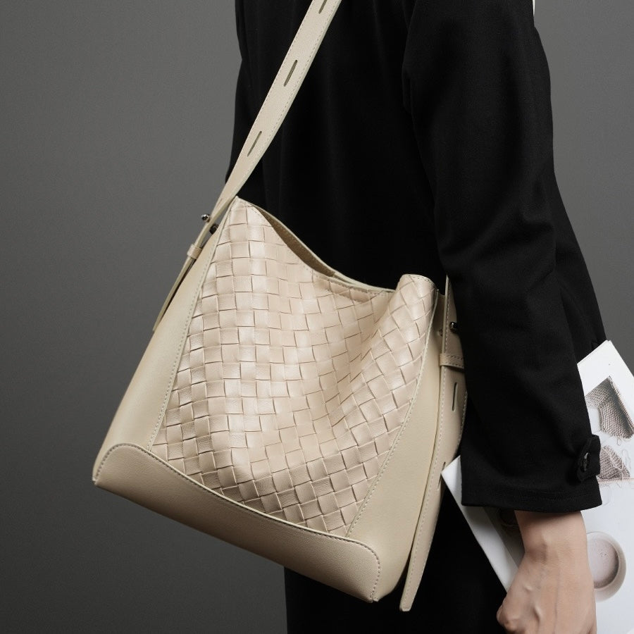 Meluraya Laksana Tote Bag