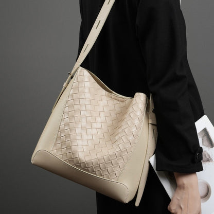 Meluraya Laksana Tote Bag