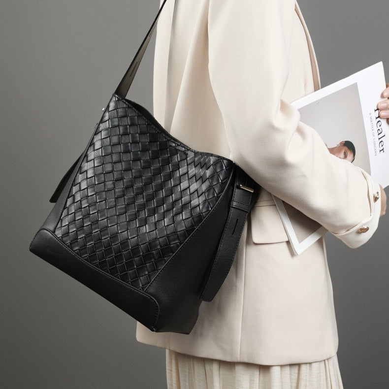 Meluraya Laksana Tote Bag