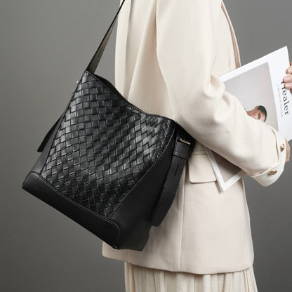 Meluraya Laksana Tote Bag