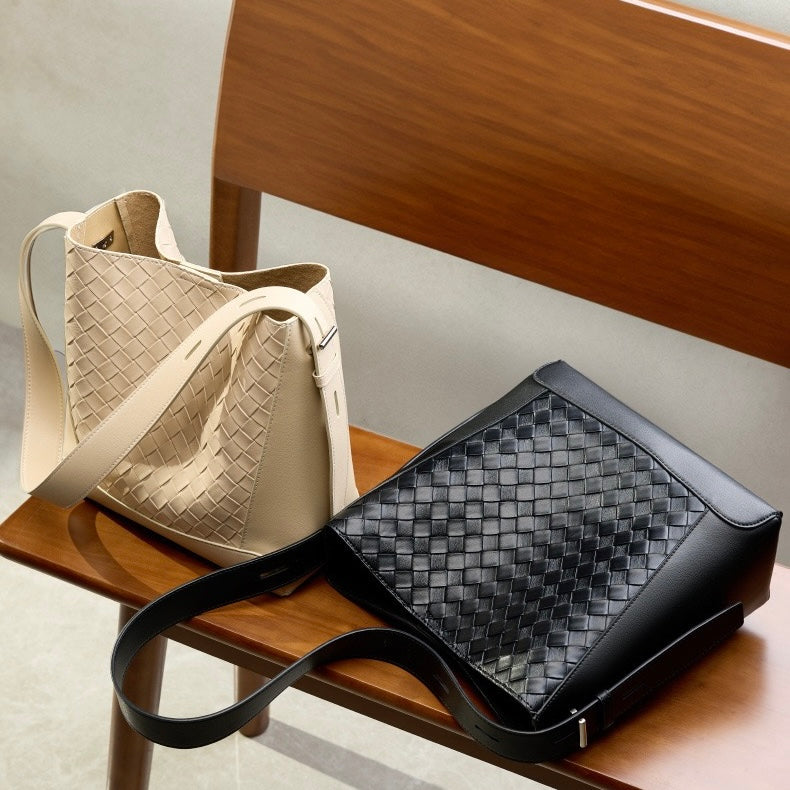 Meluraya Laksana Tote Bag