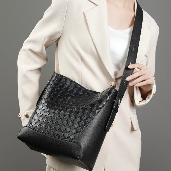 Meluraya Laksana Tote Bag