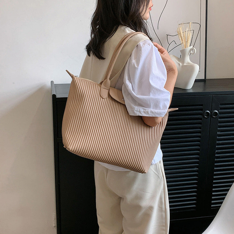 Embun Malam Pleated Tote