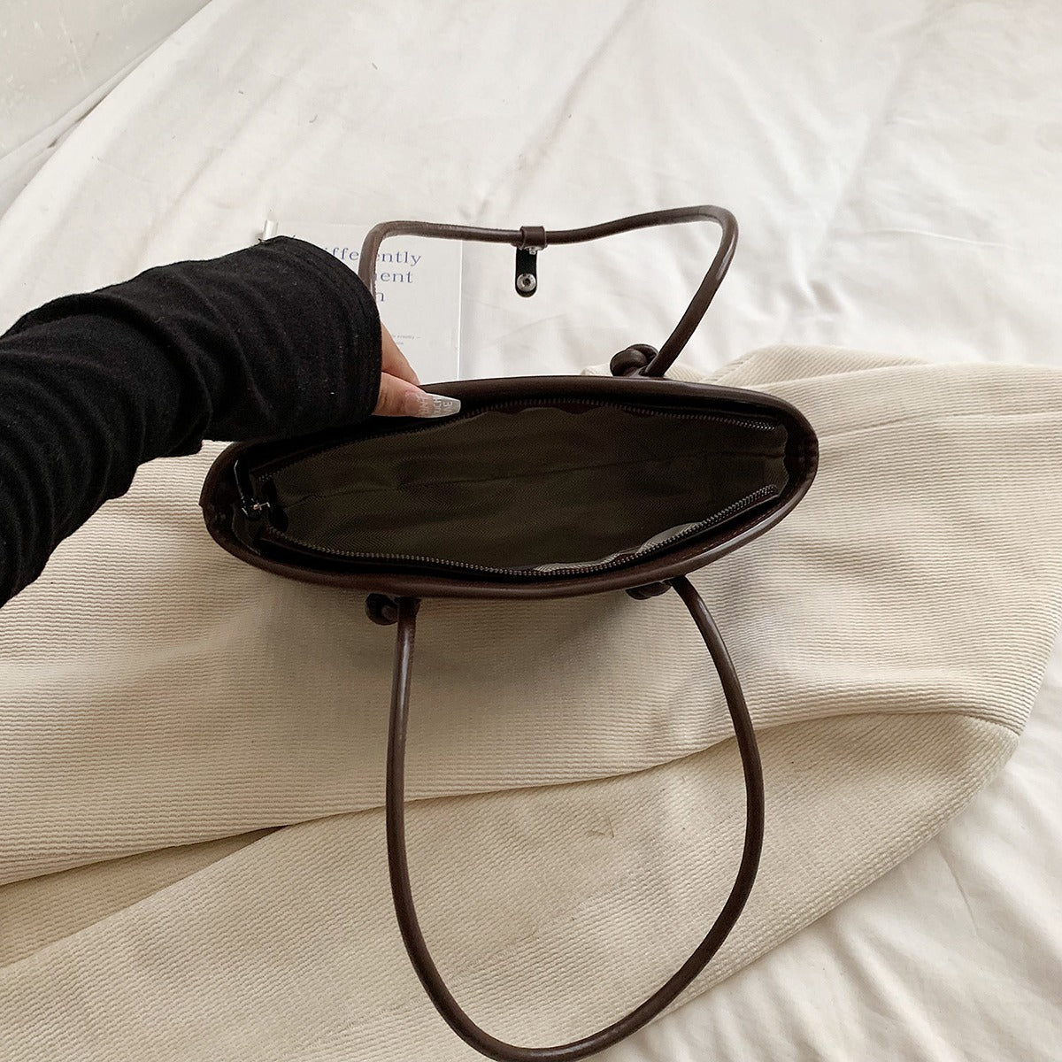 Embun Malam Vintage Shoulder Bag