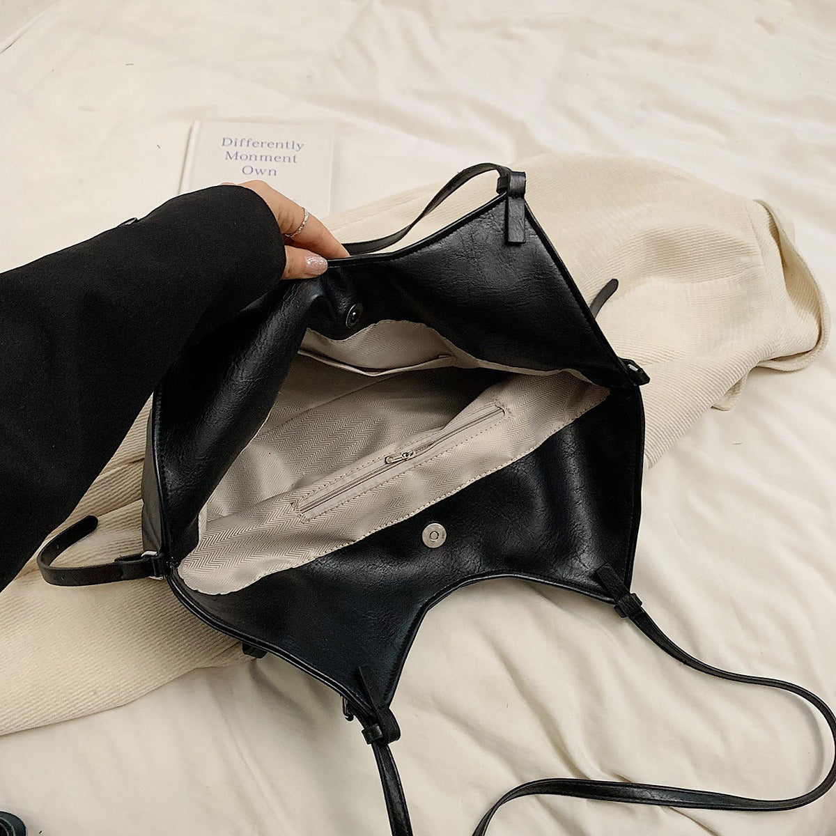 Bayang Sari Puspa Shoulder Tote